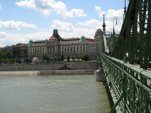 20 Budapešť, most Svobody (Szabadság hid), hotel Gellért, 05.07.11
